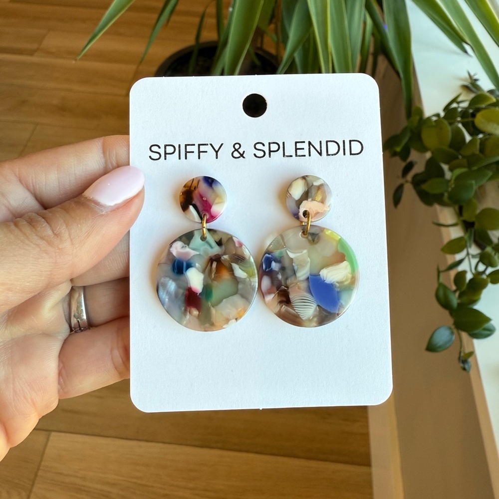 🍒 2/$20 - Multi-Color Acrylic Drop Earrings - Picture 8 of 10